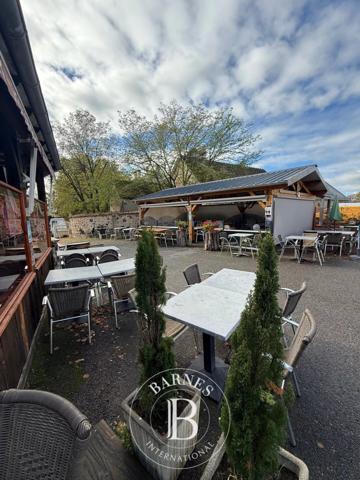 Luzy, Local et fonds de commerce  244 m² à vendre