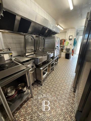 Luzy, Local et fonds de commerce  244 m² à vendre