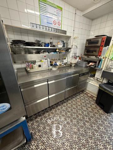 Luzy, Local et fonds de commerce  244 m² à vendre