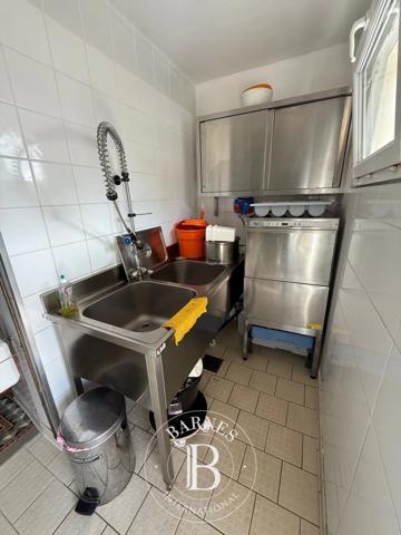 Luzy, Local et fonds de commerce  244 m² à vendre