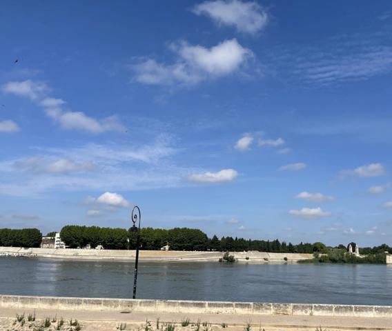 ARLES à vendre : appartement traversant T3 avec une belle vue sur le Rhône