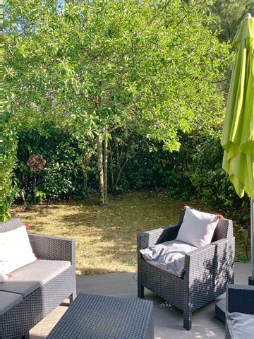 A vendre Angers, proche Avrillé et Hauts de Saint Aubin, proche arrêt de tramway, maison 3 chambres, séjour sur terrasse et jardin, cuisine aménagée équipée, deux places de parking