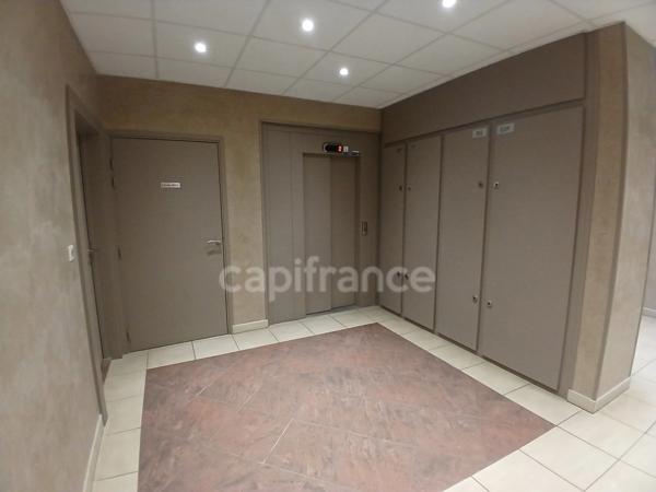 Appartement T4 de standing avec terrasse, climatisation, garage et aperçu mer