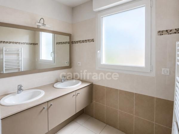 Appartement T4 de standing avec terrasse, climatisation, garage et aperçu mer