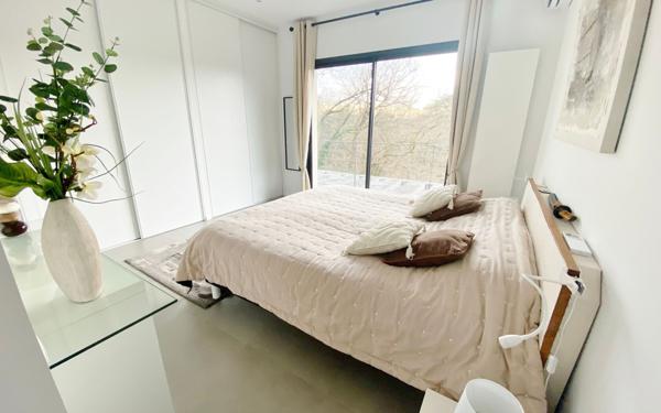 Maison à vendre    5 pièces • 207,11 m2 Saint-Genis-Laval