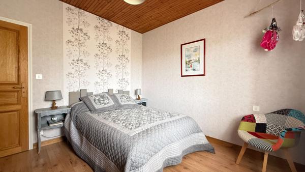 LA CHAIZE LE VICOMTE MAISON A VENDRE 6 pièces 128m²