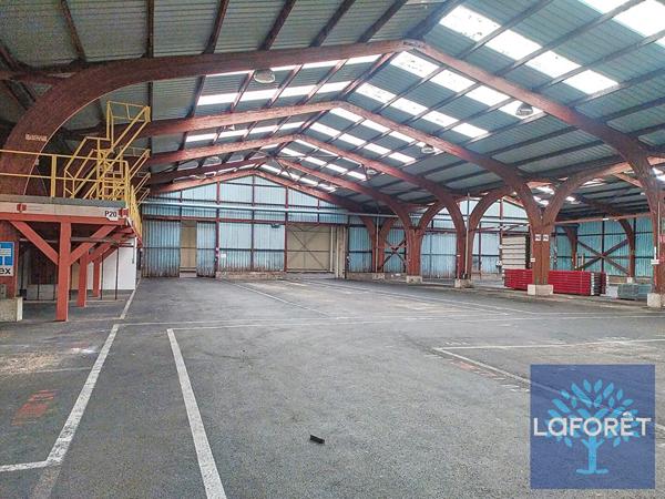 Achat local commercial près de LA ROCHE SUR YON - 4945 m² - 1 561 200 €