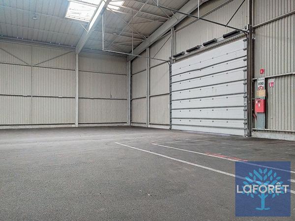 Achat local commercial près de LA ROCHE SUR YON - 4945 m² - 1 561 200 €