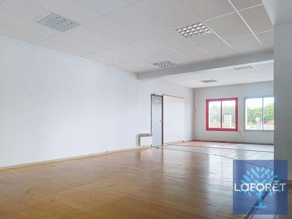 Achat local commercial près de LA ROCHE SUR YON - 4945 m² - 1 561 200 €