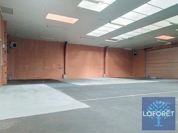 Achat local commercial près de LA ROCHE SUR YON - 4945 m² - 1 561 200 €