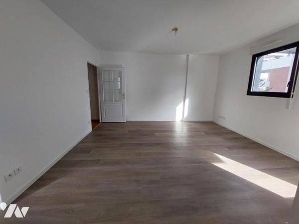 APPARTEMENT F2 AVEC BALCON + BOX 