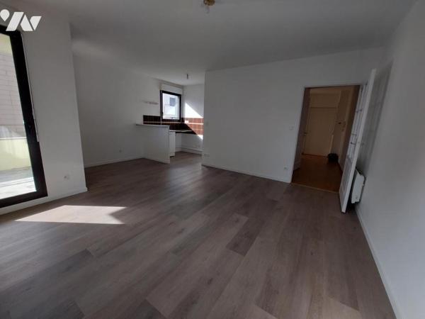 APPARTEMENT F2 AVEC BALCON + BOX 