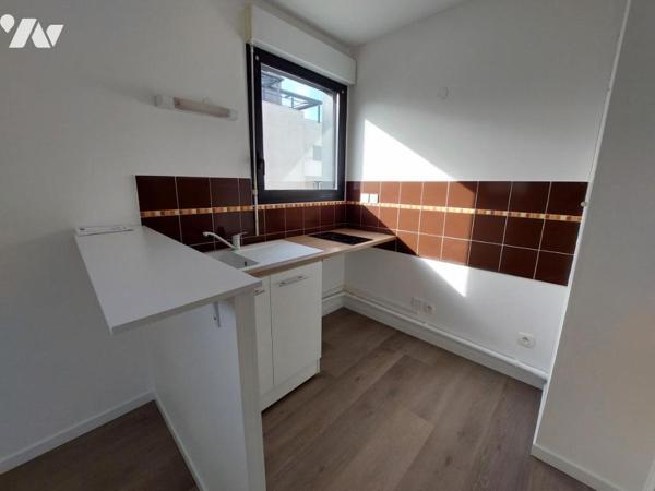 APPARTEMENT F2 AVEC BALCON + BOX 