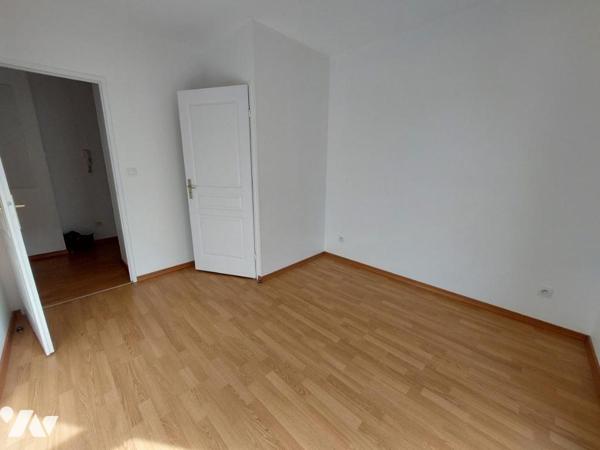 APPARTEMENT F2 AVEC BALCON + BOX 