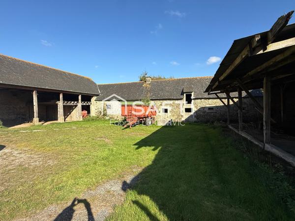 ENSEMBLE IMMOBILIER EN CAMPAGNE DE NOYAL PONTIVY A RENOVER