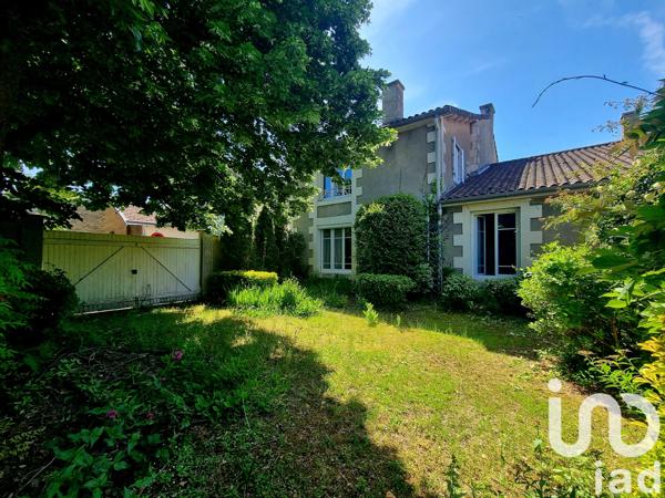 House for sale 10 rooms 226 m² Saint-Julien-l'Ars