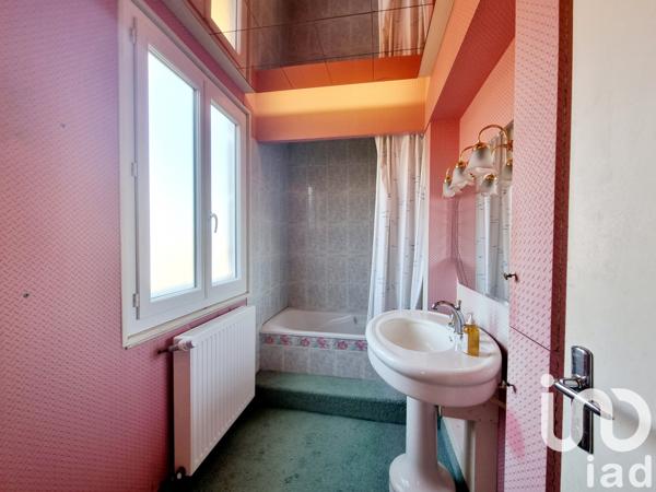 House for sale 10 rooms 226 m² Saint-Julien-l'Ars