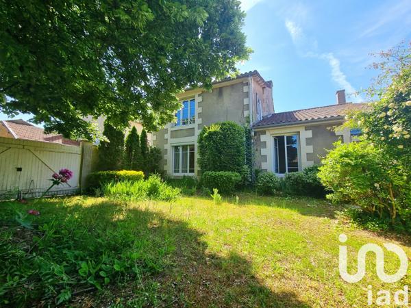 House for sale 10 rooms 226 m² Saint-Julien-l'Ars