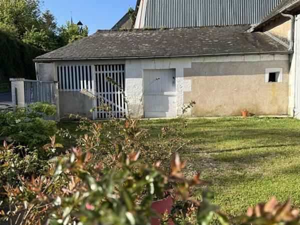 Belle longère en centre bourg avec du terrain 79 500 €