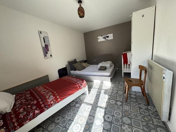 Belle longère en centre bourg avec du terrain 79 500 €
