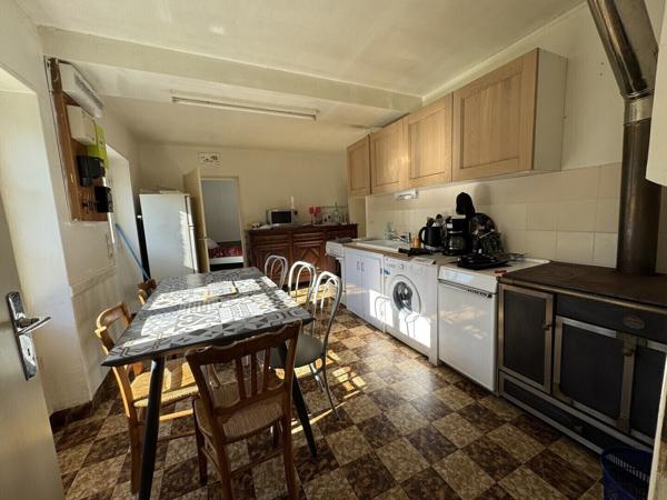 Belle longère en centre bourg avec du terrain 79 500 €