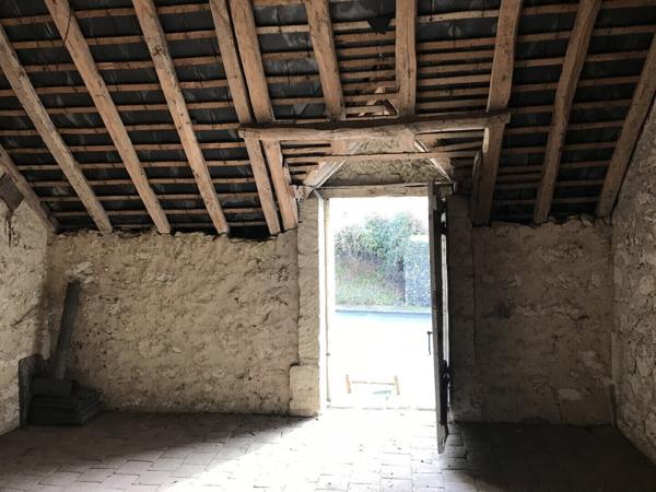 Belle longère en centre bourg avec du terrain 79 500 €