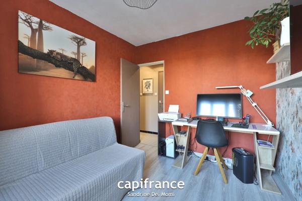 St Genis Laval - Appartement T3 de 61m² avec place de stationnement et cave dans résidence sécurisée avec ascenseur