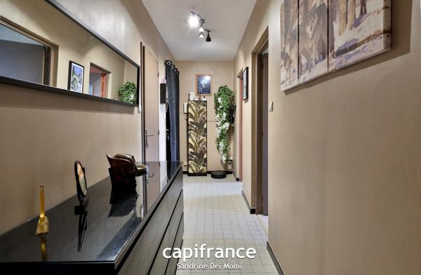 St Genis Laval - Appartement T3 de 61m² avec place de stationnement et cave dans résidence sécurisée avec ascenseur