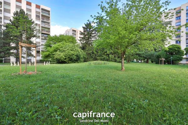 St Genis Laval - Appartement T3 de 61m² avec place de stationnement et cave dans résidence sécurisée avec ascenseur