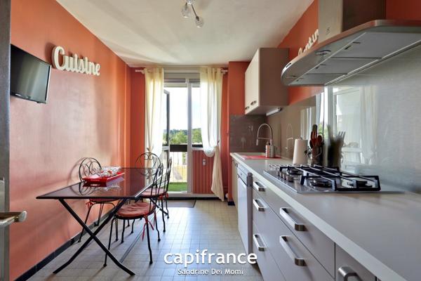 St Genis Laval - Appartement T3 de 61m² avec place de stationnement et cave dans résidence sécurisée avec ascenseur
