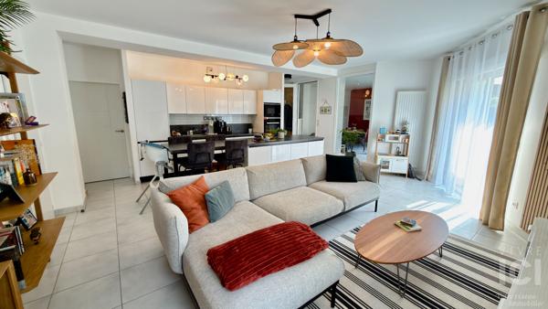 FAIRE OFFRE ! Appartement Rez de chaussée - 3 pièces - Bourg de Carquefou - 94m²