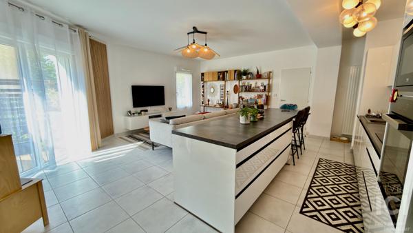 FAIRE OFFRE ! Appartement Rez de chaussée - 3 pièces - Bourg de Carquefou - 94m²