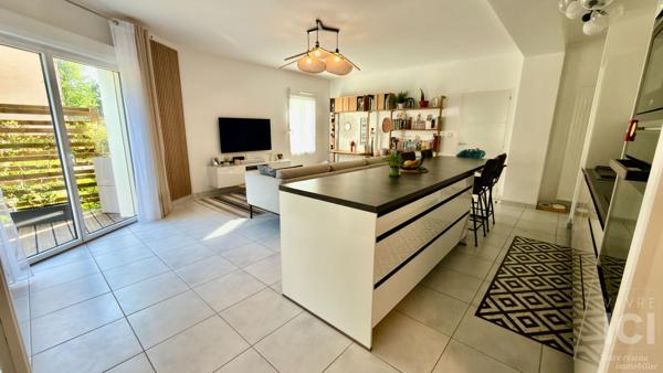 FAIRE OFFRE ! Appartement Rez de chaussée - 3 pièces - Bourg de Carquefou - 94m²