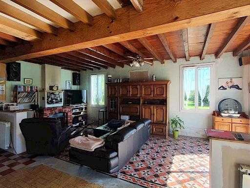 Villa en vente avec 3 chambres à Hagetmau avec SN AGENCE TACHON Villa en vente avec 3 chambres à Hagetmau avec SN AGENCE TACHON
