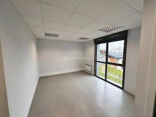 Location Local commercial 2 pièces 47 m2 à Saint-Quentin-Fallavier