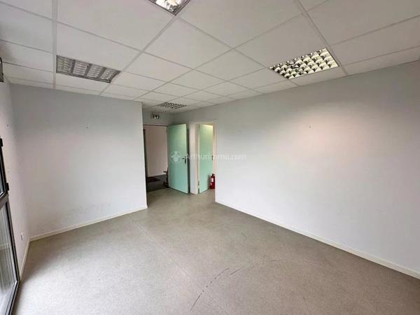 Location Local commercial 2 pièces 47 m2 à Saint-Quentin-Fallavier