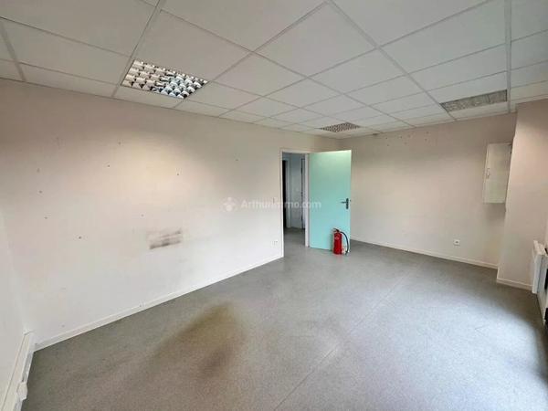 Location Local commercial 2 pièces 47 m2 à Saint-Quentin-Fallavier