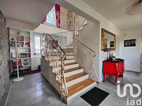 Maison 10 pièces de 290 m² à Linas (91310)