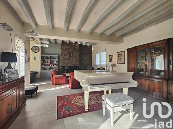 Maison 10 pièces de 290 m² à Linas (91310)