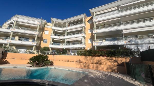 A VENDRE - NICE OUEST / CORNICHE FLEURIE : Appartement 3 pièces, garage, cave, piscine