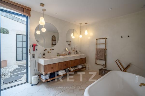 Bordeaux rive droite — Domaine d'exception, 580m² de bâtis, Parc Signature 8850m² & Piscine Bali