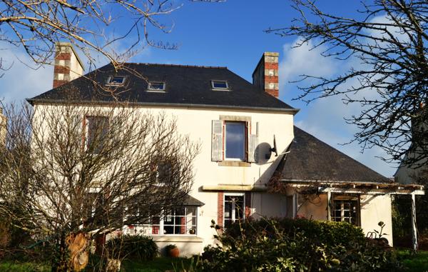 Plougasnou (29630) Plougasnou coeur du bourg, belle maison 1920 sur 1000 m2 de terrain clos.