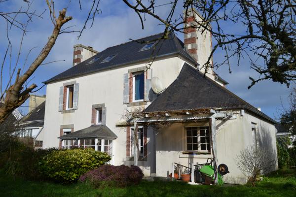 Plougasnou (29630) Plougasnou coeur du bourg, belle maison 1920 sur 1000 m2 de terrain clos.