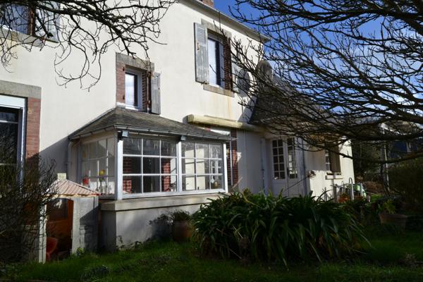 Plougasnou (29630) Plougasnou coeur du bourg, belle maison 1920 sur 1000 m2 de terrain clos.
