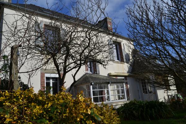 Plougasnou (29630) Plougasnou coeur du bourg, belle maison 1920 sur 1000 m2 de terrain clos.