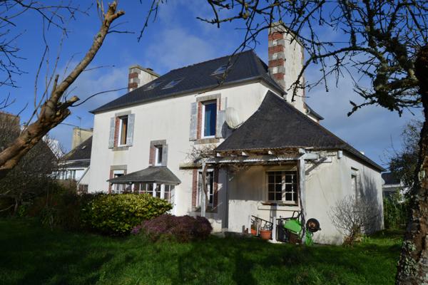 Plougasnou (29630) Plougasnou coeur du bourg, belle maison 1920 sur 1000 m2 de terrain clos.
