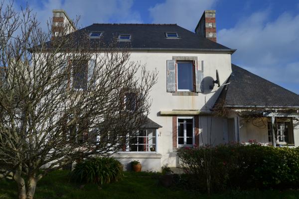 Plougasnou (29630) Plougasnou coeur du bourg, belle maison 1920 sur 1000 m2 de terrain clos.