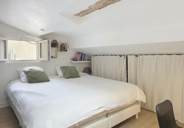 AU CŒUR DE LEUCATE VILLAGE - GRAND APPARTEMENT EN DERNIER ETAGE - PLEIN SUD