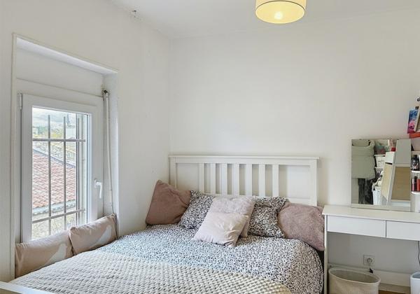 AU CŒUR DE LEUCATE VILLAGE - GRAND APPARTEMENT EN DERNIER ETAGE - PLEIN SUD