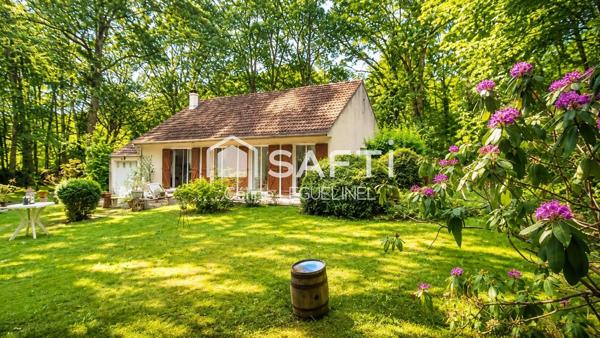 plain-pied au cœur de la nature - 2 200 m² de terrain arboré.